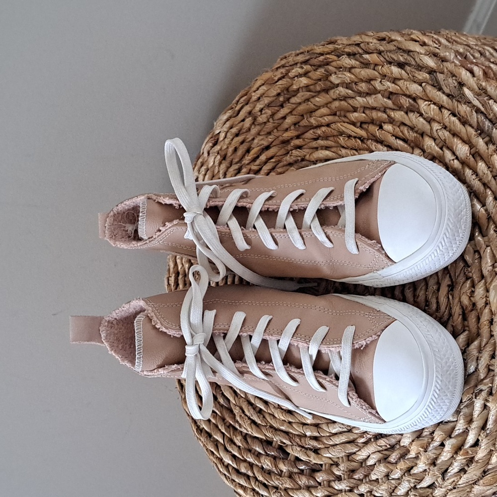 Converse Womens Chuck Taylor Fury Blush Leather High Top Sneakers Fuzzy Inside 8 - Picture 3 of 8